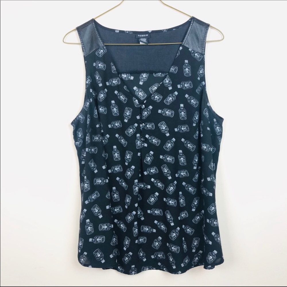 🌺 NWOT - Torrid Top